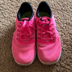 Pink nike free